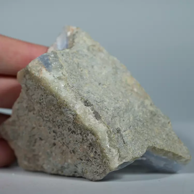 Błękitny agat, Chalcedon Malawi, Naturalny niebieski minerał, dekoracja, prezent, błękit, geoda, minerał (70).webp