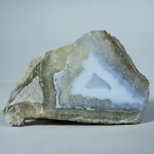 Błękitny agat, Chalcedon Malawi, Naturalny niebieski minerał, dekoracja, prezent, błękit, geoda, minerał (44).webp