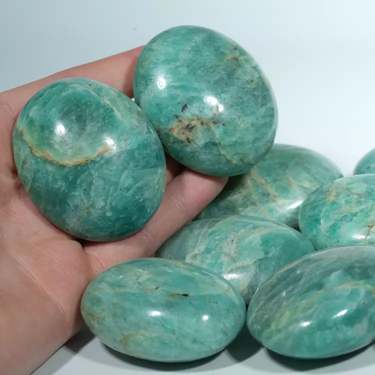 otoczak-kamien-naturalny-minerał-prezent-na-swieta-polerowany (3).webp