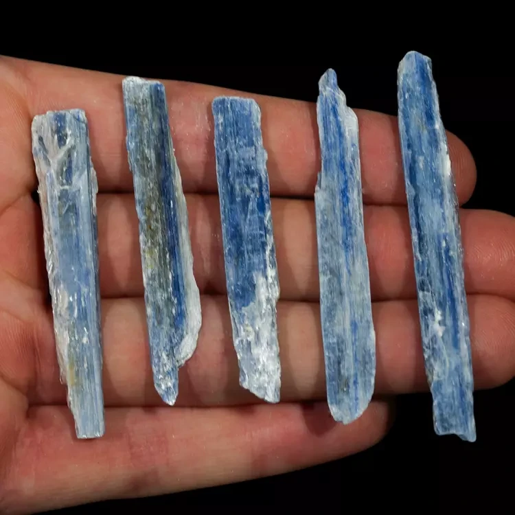 Kyanit-surowy-niebieski-kamien-lekki-krysztal-mineral (2) (Copy).webp