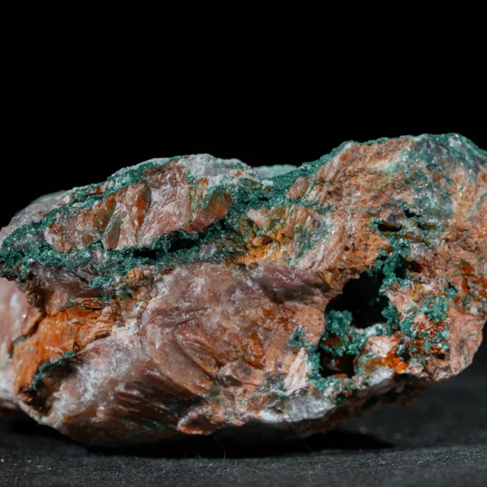 malachit-maroko-na-skale-mineral-naturalny-krysztal (54) (Copy).webp