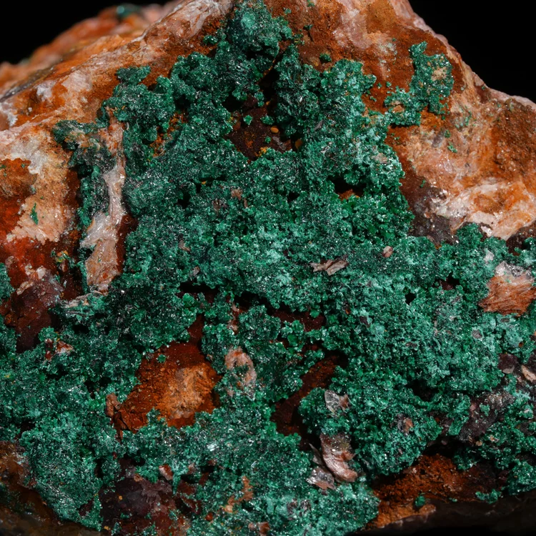 malachit-maroko-na-skale-mineral-naturalny-krysztal (34) (Copy).webp