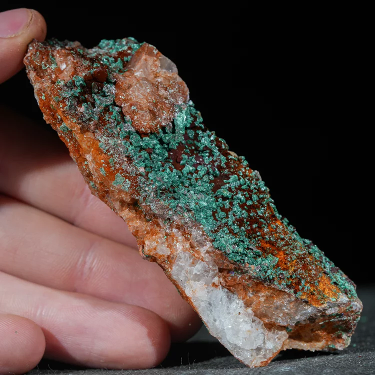 malachit-maroko-na-skale-mineral-naturalny-krysztal (49) (Copy).webp