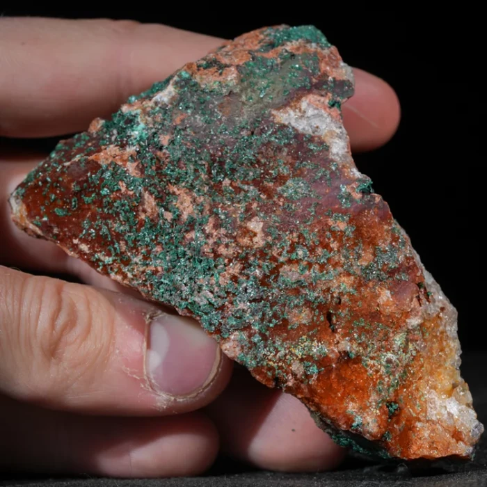 malachit-maroko-na-skale-mineral-naturalny-krysztal (2) (Copy).webp