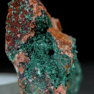 malachit-maroko-na-skale-mineral-naturalny-krysztal (3) (Copy).webp