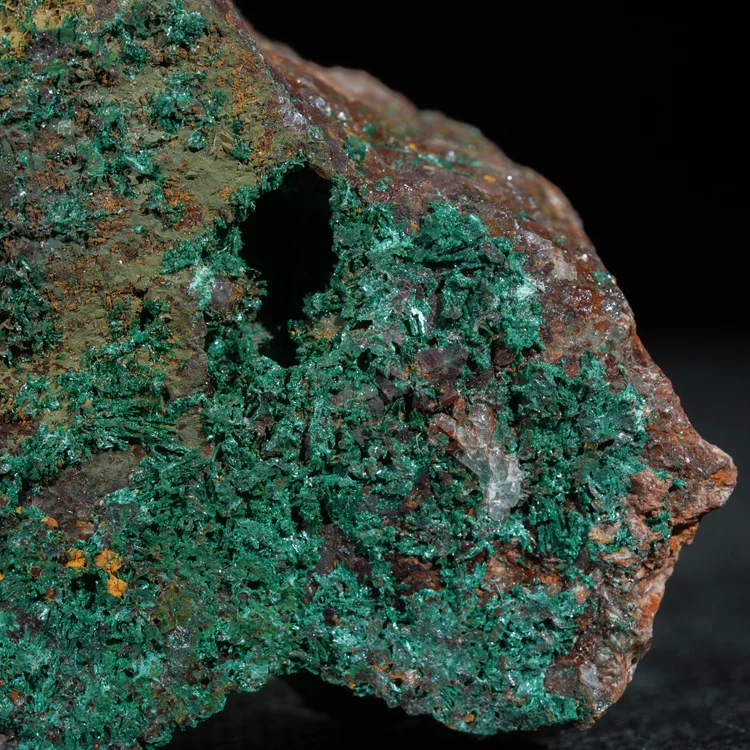 malachit-maroko-na-skale-mineral-naturalny-krysztal (42) (Copy).webp