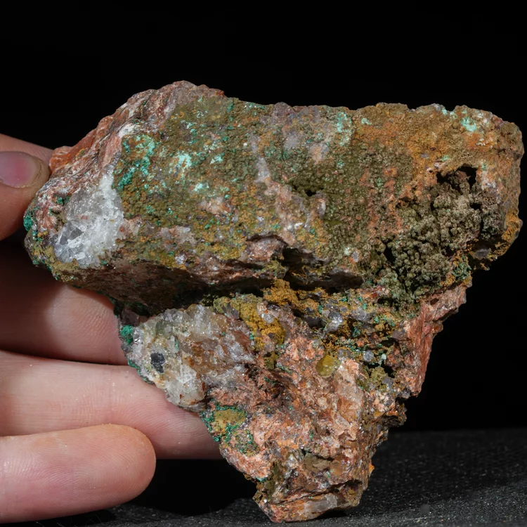 malachit-maroko-na-skale-mineral-naturalny-krysztal (41) (Copy).webp