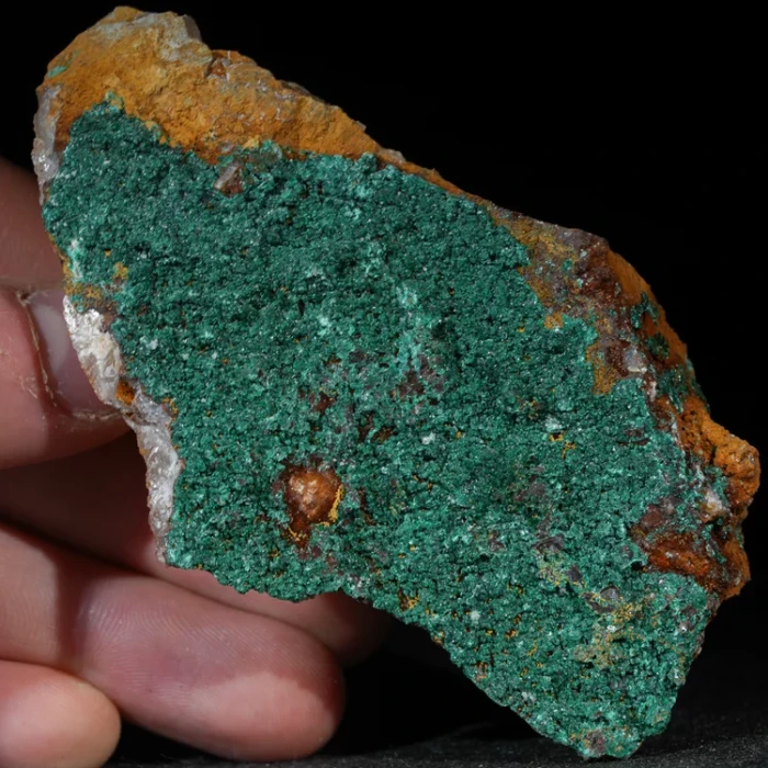 malachit-maroko-na-skale-mineral-naturalny-krysztal (35) (Copy).webp