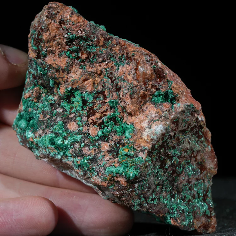 malachit-maroko-na-skale-mineral-naturalny-krysztal (44) (Copy).webp