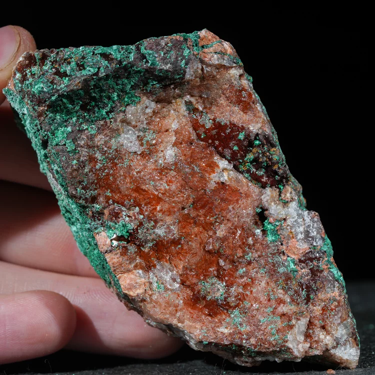 malachit-maroko-na-skale-mineral-naturalny-krysztal (46) (Copy).webp