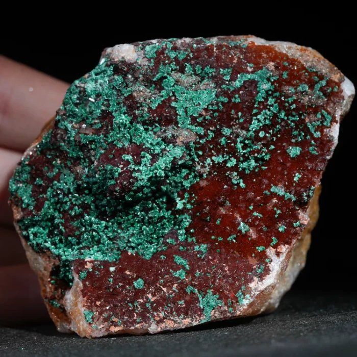 malachit-maroko-na-skale-mineral-naturalny-krysztal (94) (Copy).webp