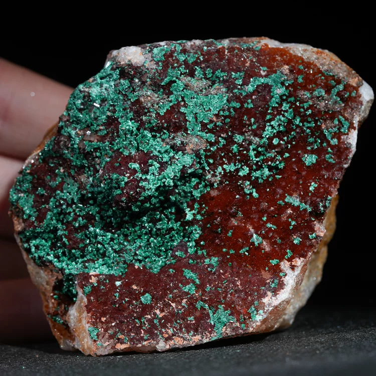 malachit-maroko-na-skale-mineral-naturalny-krysztal (94) (Copy).webp