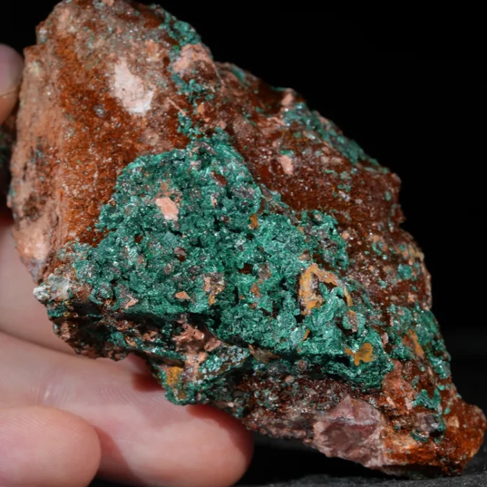 malachit-maroko-na-skale-mineral-naturalny-krysztal (26) (Copy).webp