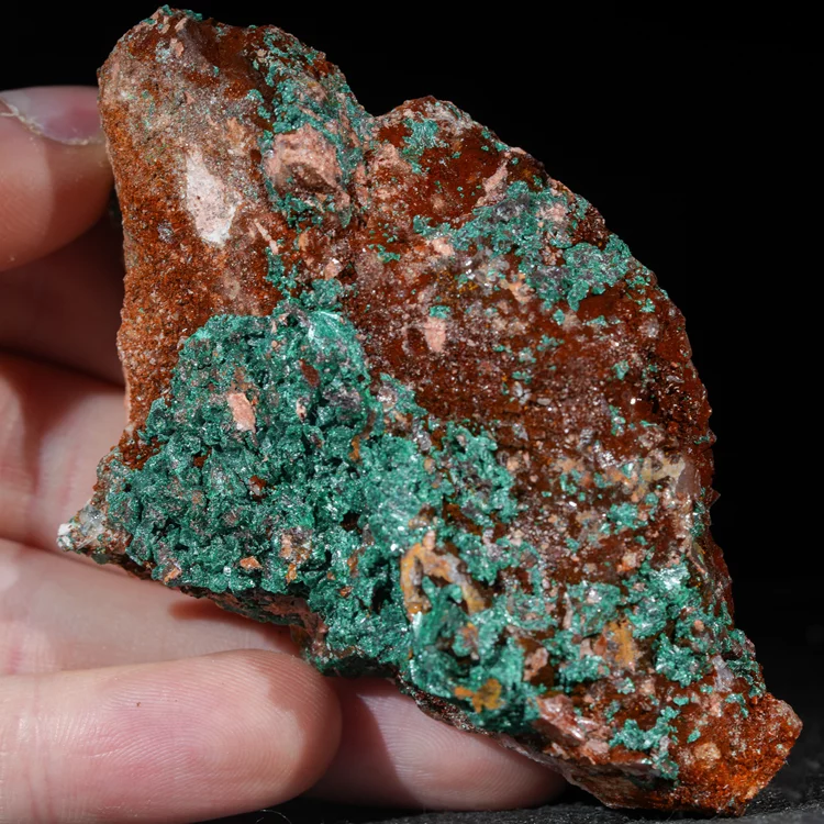 malachit-maroko-na-skale-mineral-naturalny-krysztal (25) (Copy).webp