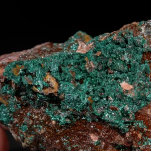 malachit-maroko-na-skale-mineral-naturalny-krysztal (28) (Copy).webp