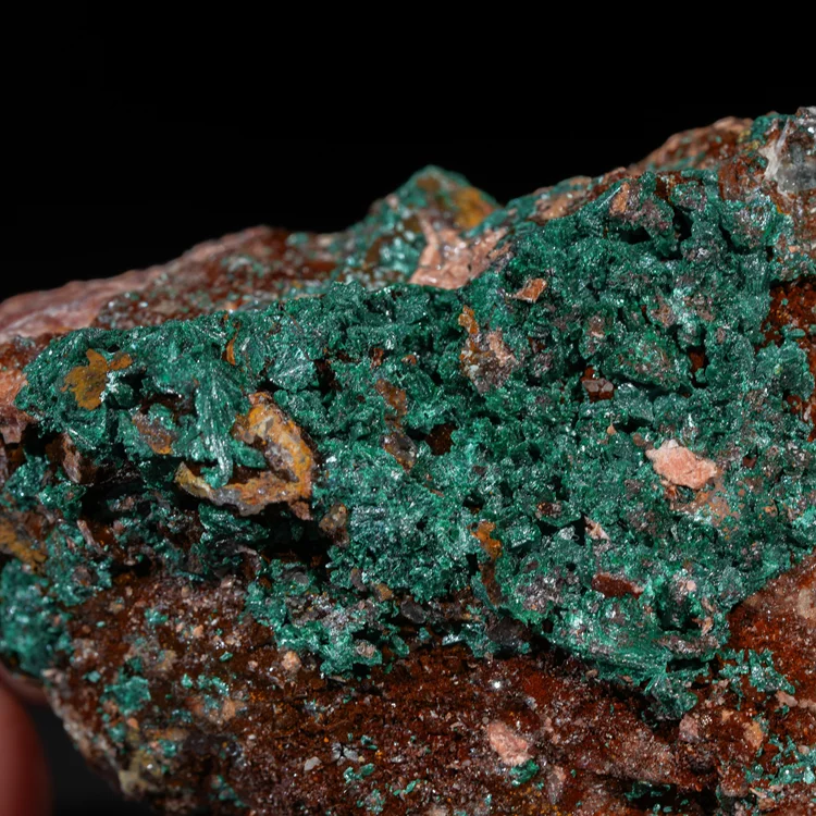 malachit-maroko-na-skale-mineral-naturalny-krysztal (28) (Copy).webp