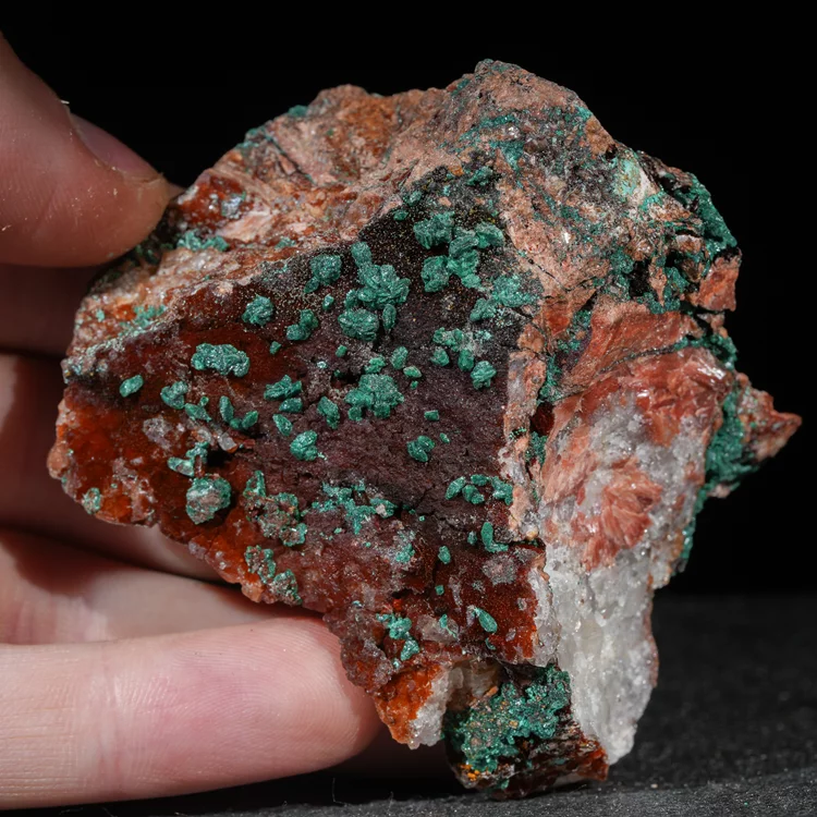 malachit-maroko-na-skale-mineral-naturalny-krysztal (20) (Copy).webp