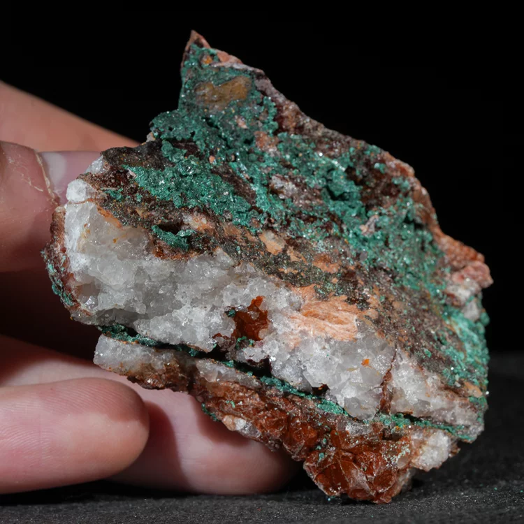 malachit-maroko-na-skale-mineral-naturalny-krysztal (19) (Copy).webp