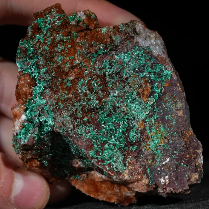 malachit-maroko-na-skale-mineral-naturalny-krysztal (29) (Copy).webp