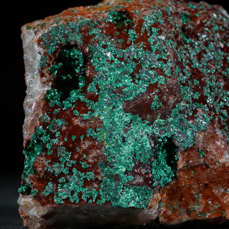 malachit-maroko-na-skale-mineral-naturalny-krysztal (79) (Copy).webp