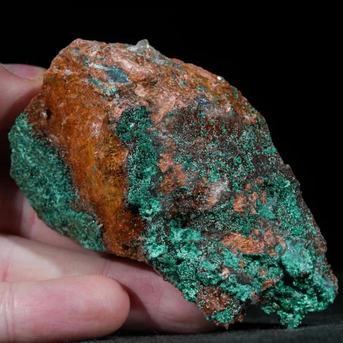 malachit-maroko-na-skale-mineral-naturalny-krysztal (80) (Copy).webp