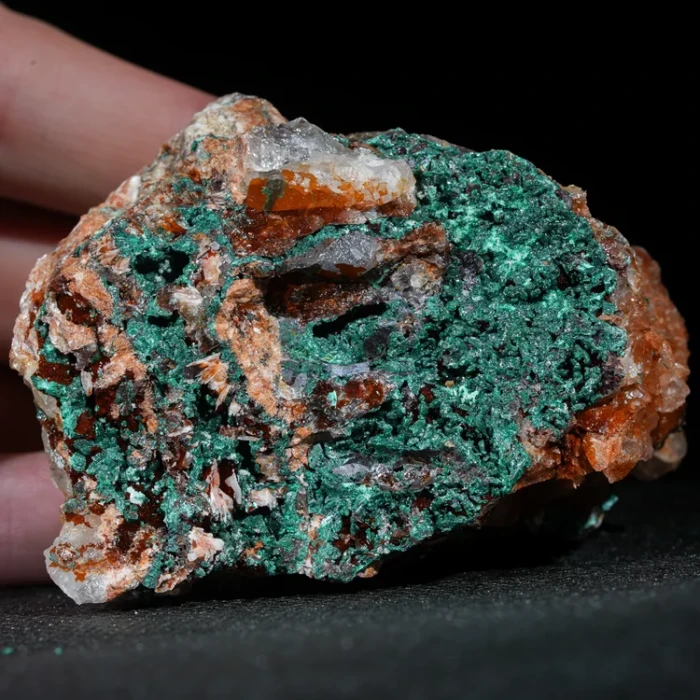 malachit-maroko-na-skale-mineral-naturalny-krysztal (89) (Copy).webp