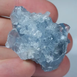 celestyn-naturalne-niebieskie-krysztaly-mineraly (1).webp