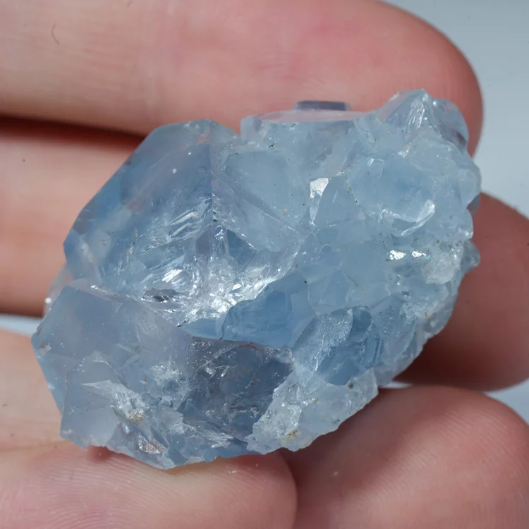 celestyn-naturalne-niebieskie-krysztaly-mineraly (20).webp