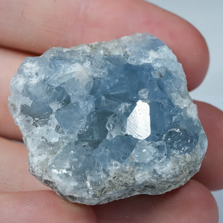 celestyn-naturalne-niebieskie-krysztaly-mineraly (23).webp