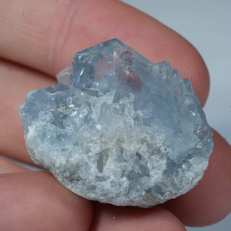 celestyn-naturalne-niebieskie-krysztaly-mineraly (34).webp