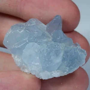 celestyn-naturalne-niebieskie-krysztaly-mineraly (39).webp