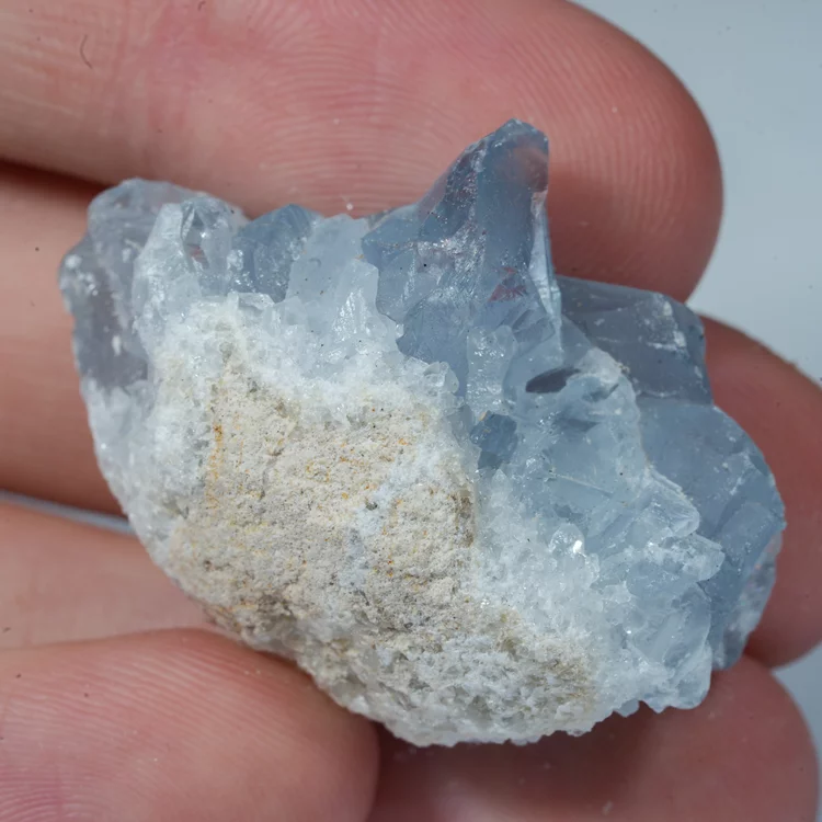 celestyn-naturalne-niebieskie-krysztaly-mineraly (40).webp