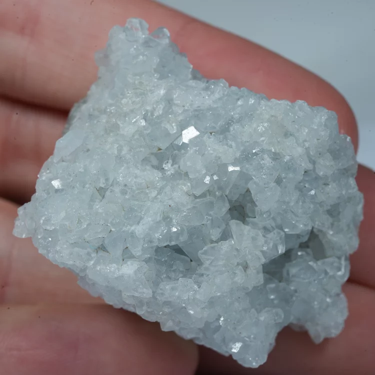 celestyn-naturalne-niebieskie-krysztaly-mineraly (70).webp