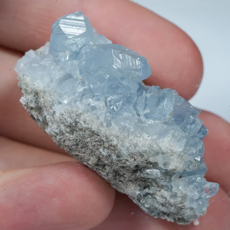 celestyn-naturalne-niebieskie-krysztaly-mineraly (96).webp