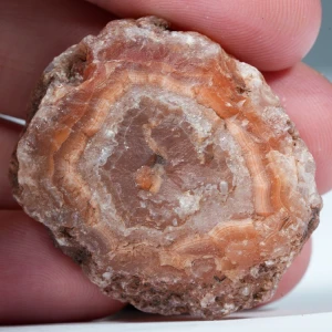 tanie-agaty-polowki-kolorowe-male-kamienie (86).webp