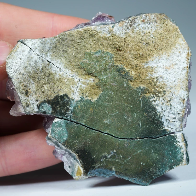 ametyst-naturalne-fioletowe-krysztaly (43).webp