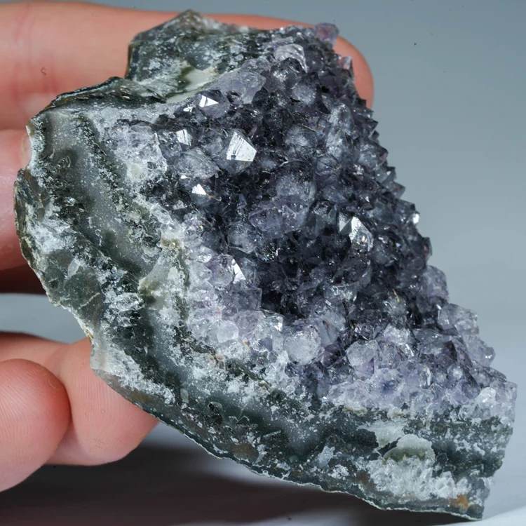 ametyst-naturalne-fioletowe-krysztaly (87).webp