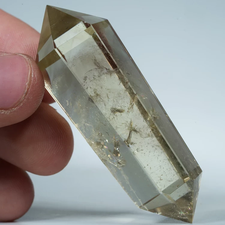 cytryn-przezroczysty-krysztal-zolty-kamien (14).webp