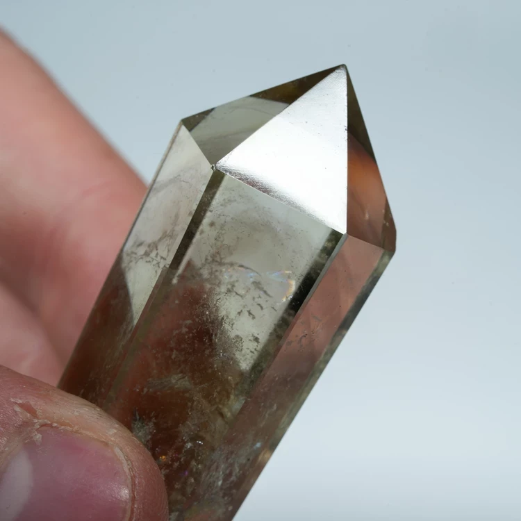 cytryn-przezroczysty-krysztal-zolty-kamien (15).webp