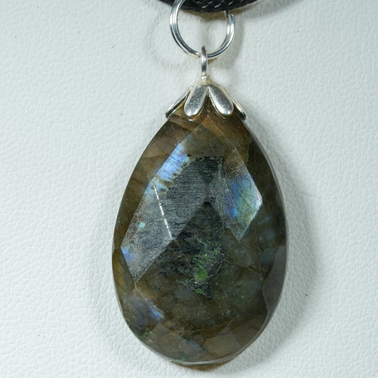 wisiorek-z-kamienia-naturalnego-mineraly (90).webp
