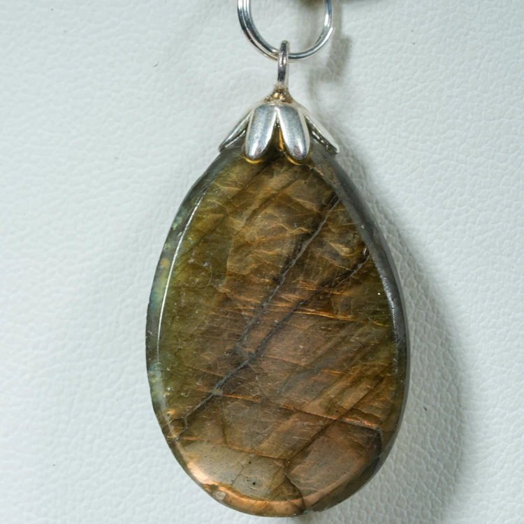 wisiorek-z-kamienia-naturalnego-mineraly (92).webp