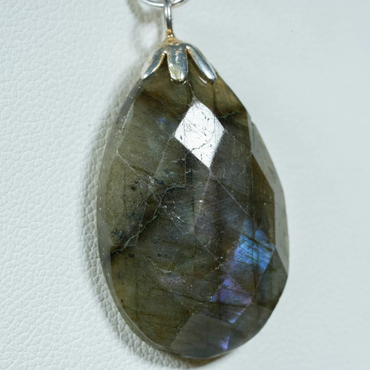 wisiorek-z-kamienia-naturalnego-mineraly (123).webp
