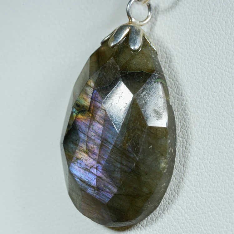 wisiorek-z-kamienia-naturalnego-mineraly (124).webp