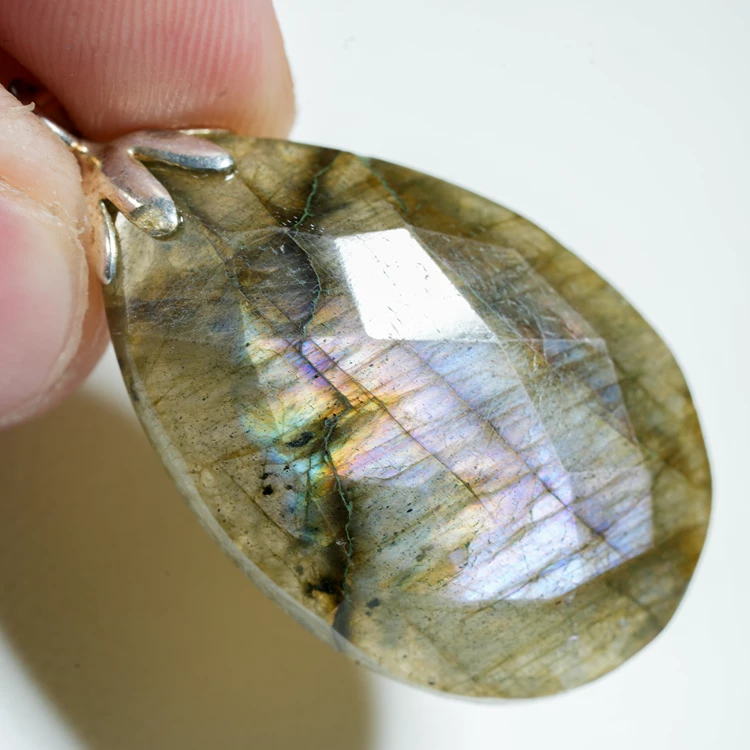 wisiorek-z-kamienia-naturalnego-mineraly (126).webp