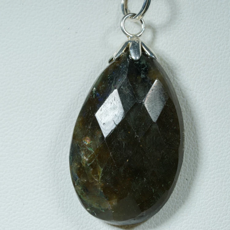 wisiorek-z-kamienia-naturalnego-mineraly (97).webp