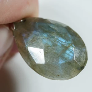 wisiorek-z-kamienia-naturalnego-mineraly (109).webp