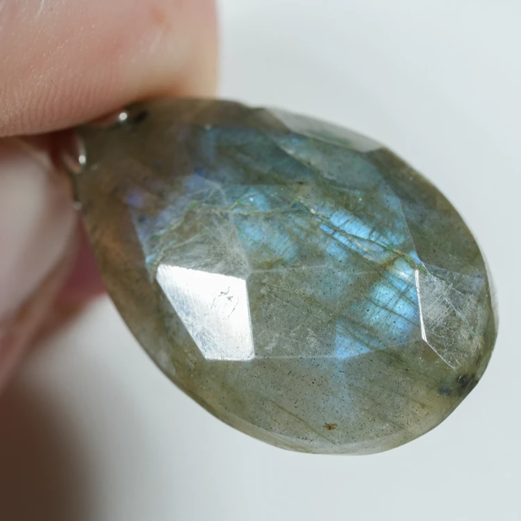 wisiorek-z-kamienia-naturalnego-mineraly (109).webp