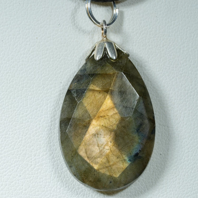 wisiorek-z-kamienia-naturalnego-mineraly (93).webp