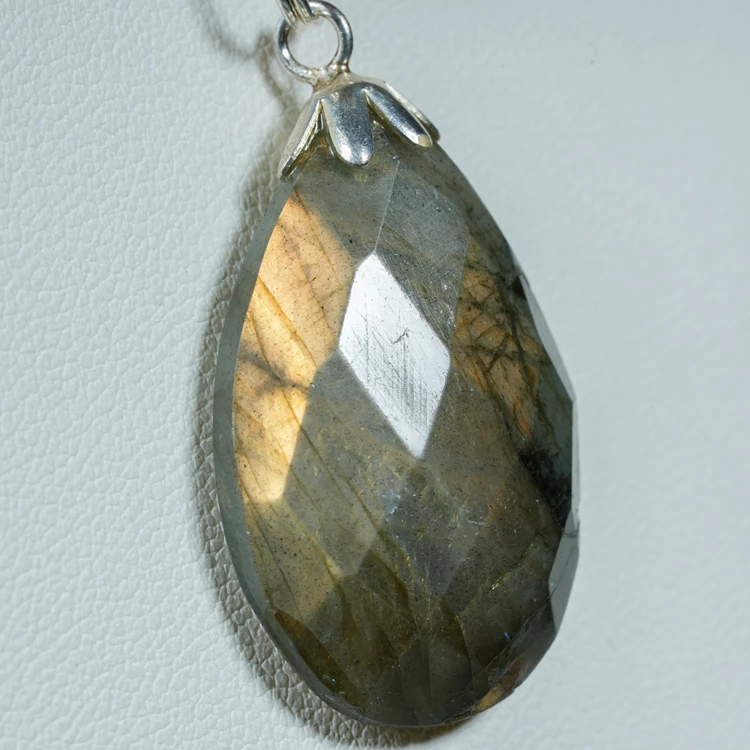 wisiorek-z-kamienia-naturalnego-mineraly (121).webp