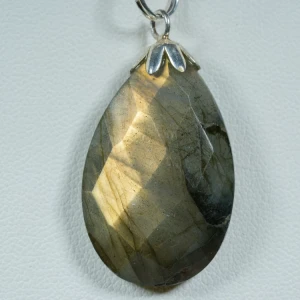 wisiorek-z-kamienia-naturalnego-mineraly (120).webp